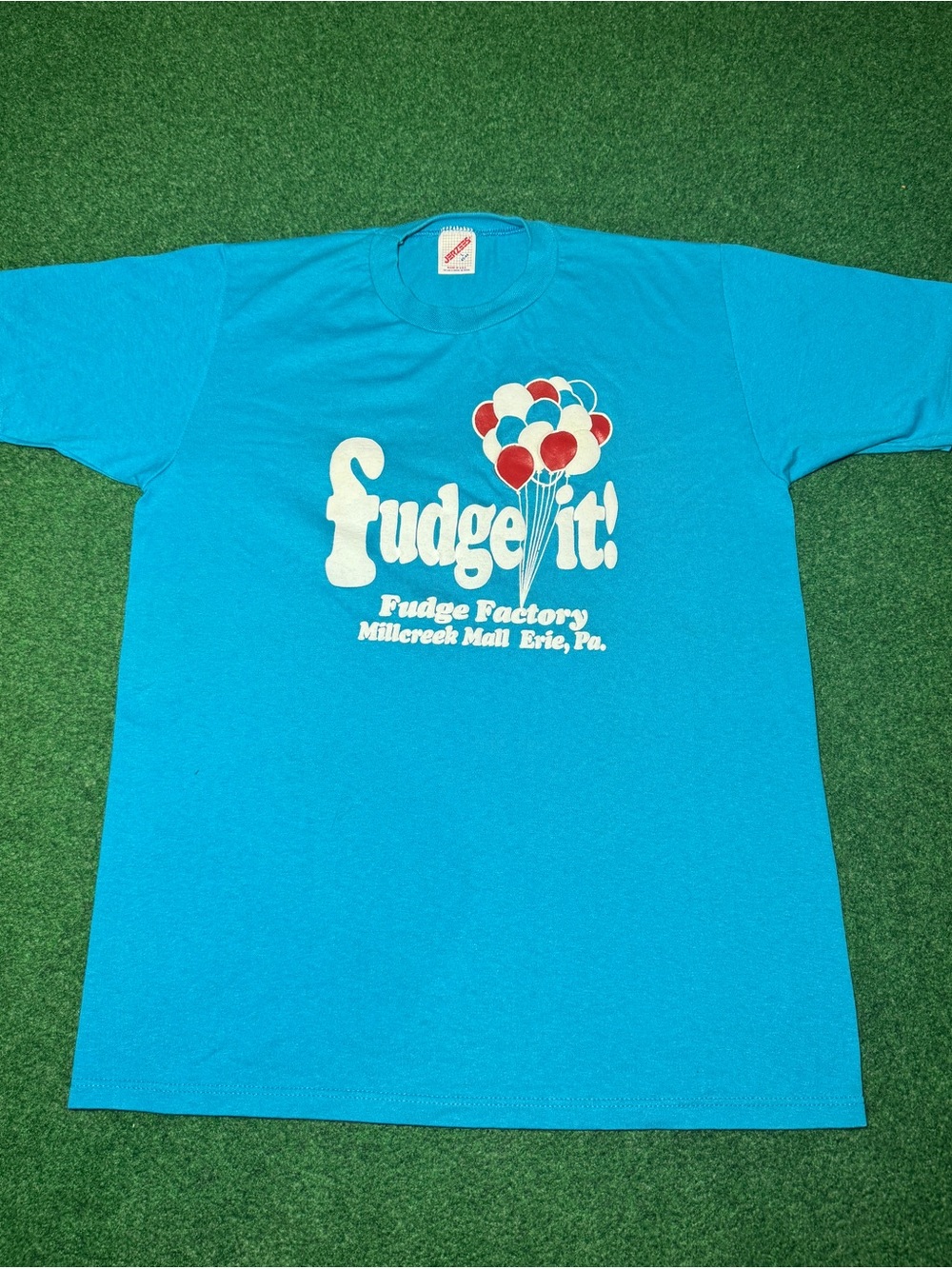 Vintage 90s Fudge Factory Candy Store T-shirt, Millcreek Mall Erie PA (Large)